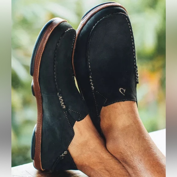 Olukai Moloa Black Leather Slip On Loafers. Barely worn good condition.Sz. 11. - Picture 1 of 9